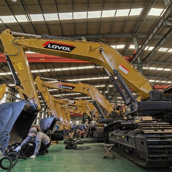 改装起落驾驶室卡特+雷沃